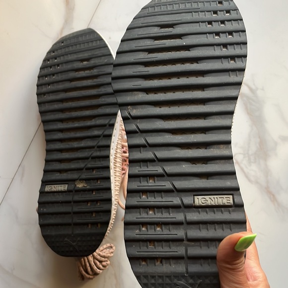 COPY - Puma shoes - Picture 2 of 3